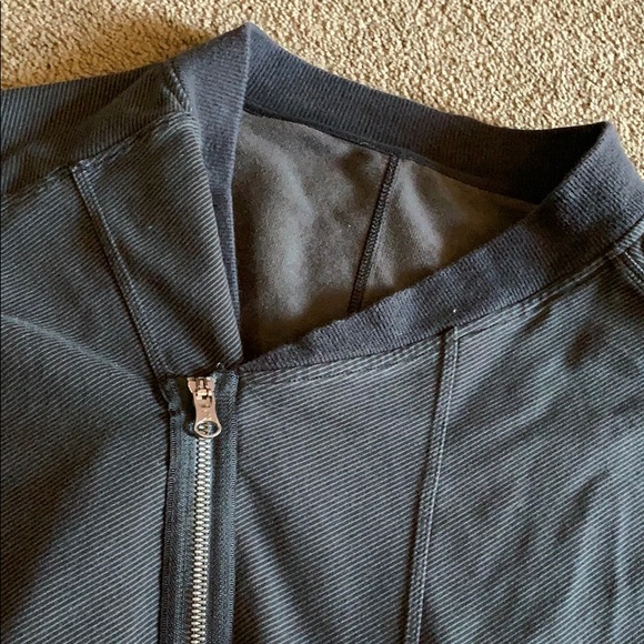 •Lululemon Asymmetrical ZIP Jacket Gray• - Picture 3 of 5